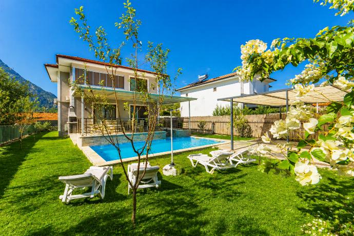  . - Villa Serafina . (Photo Gallery) }}