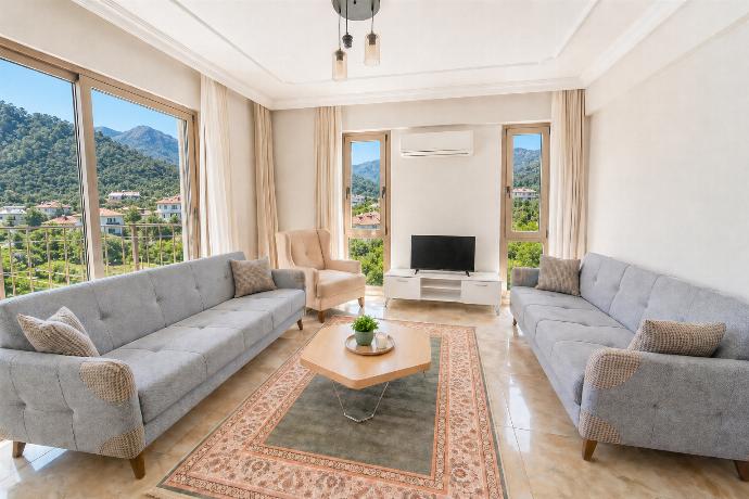  . - Villa Serafina . (Photo Gallery) }}
