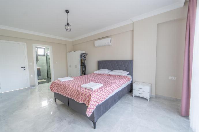  . - Villa Ana . (Photo Gallery) }}