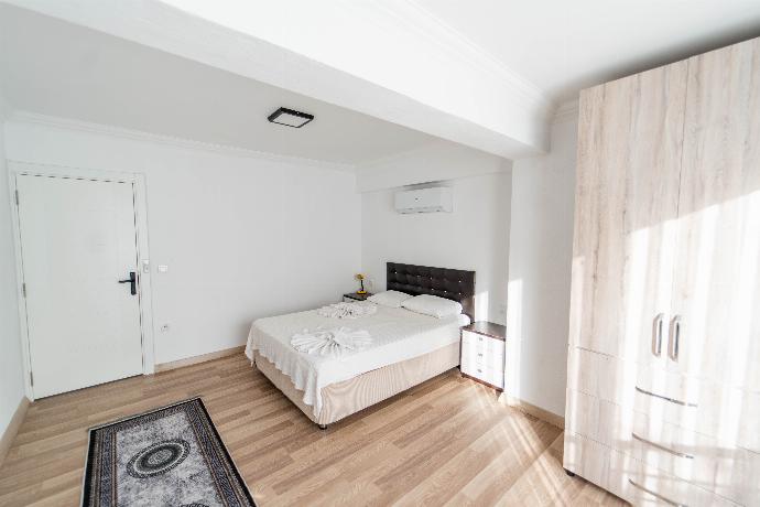  . - Villa Sena . (Photo Gallery) }}