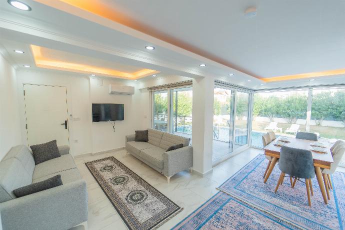  . - Villa Sena . (Photo Gallery) }}