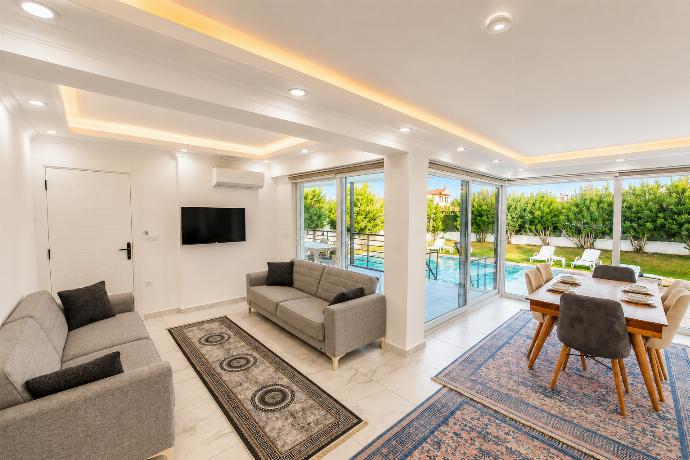  . - Villa Sena . (Photo Gallery) }}