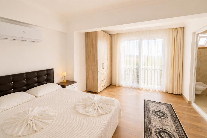  . - Villa Sena . (Photo Gallery) }}