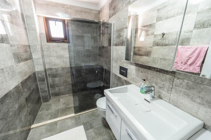  . - Villa Albatros . (Photo Gallery) }}