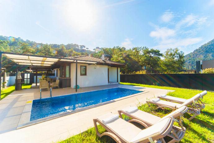  . - Villa Larisa . (Photo Gallery) }}