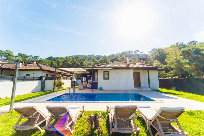  . - Villa Larisa . (Photo Gallery) }}