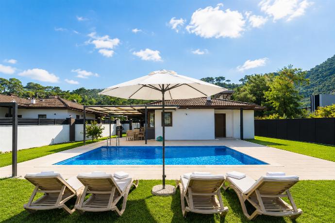  . - Villa Larisa . (Photo Gallery) }}
