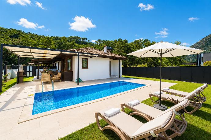  . - Villa Larisa . (Photo Gallery) }}
