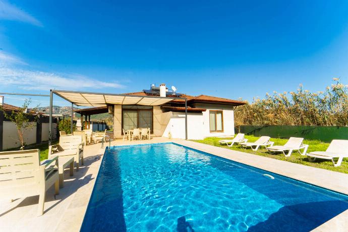  . - Villa Zara . (Photo Gallery) }}