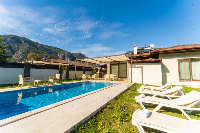  . - Villa Zara . (Photo Gallery) }}