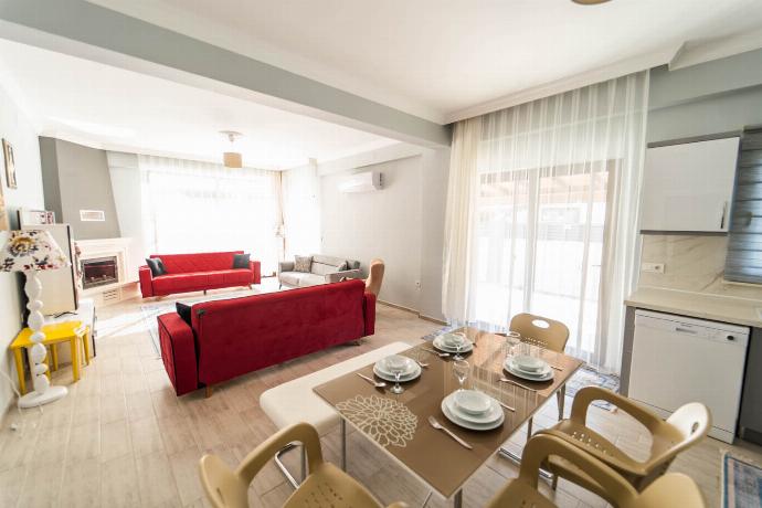  . - Villa Zara . (Photo Gallery) }}