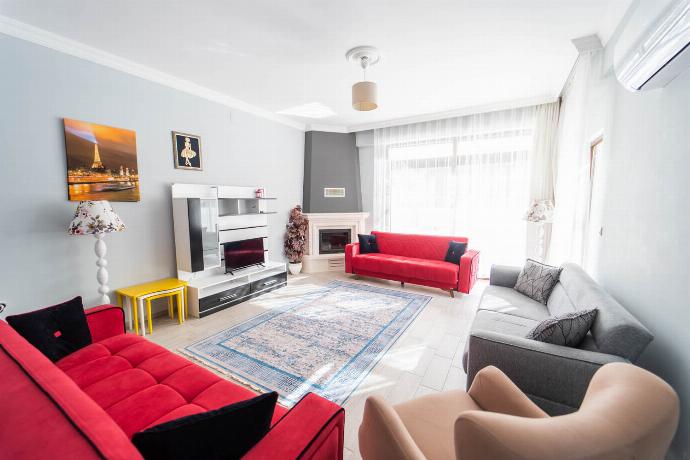  . - Villa Zara . (Photo Gallery) }}