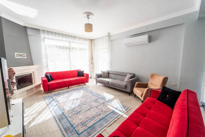  . - Villa Zara . (Photo Gallery) }}