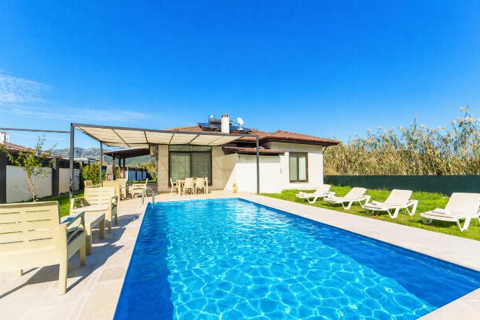  . - Villa Zara . (Photo Gallery) }}