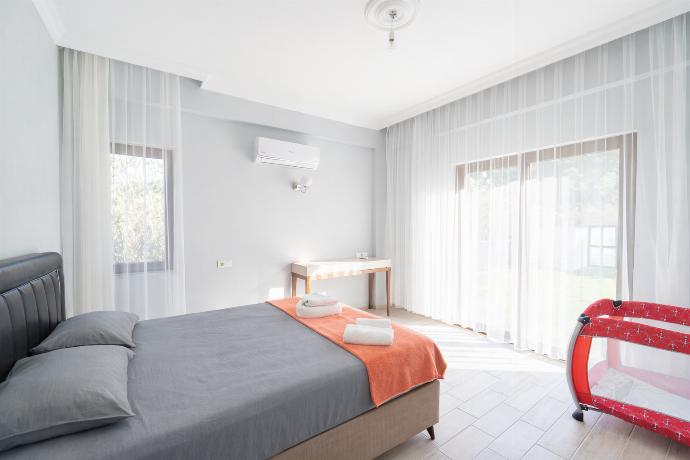  . - Villa Zara . (Photo Gallery) }}