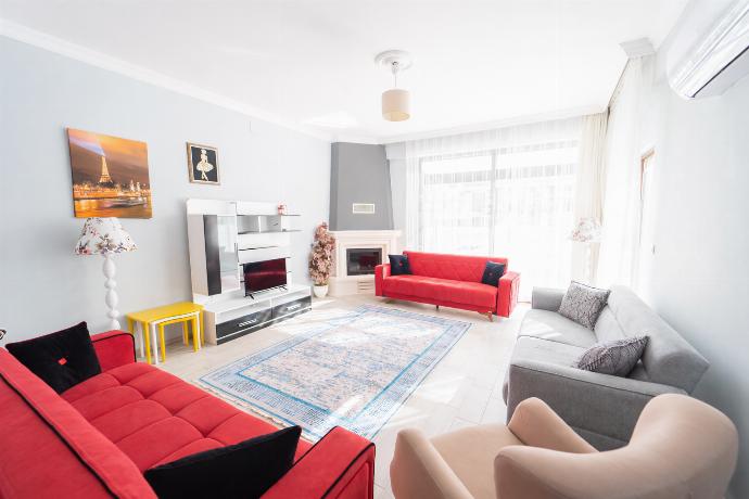  . - Villa Zara . (Photo Gallery) }}