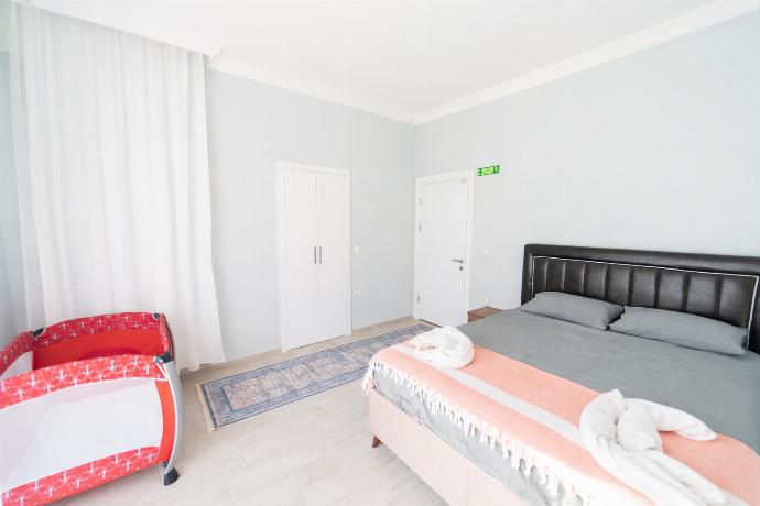  . - Villa Zara . (Photo Gallery) }}