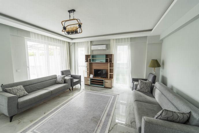  . - Villa Maya . (Photo Gallery) }}