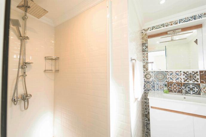  . - Villa Everest . (Photo Gallery) }}