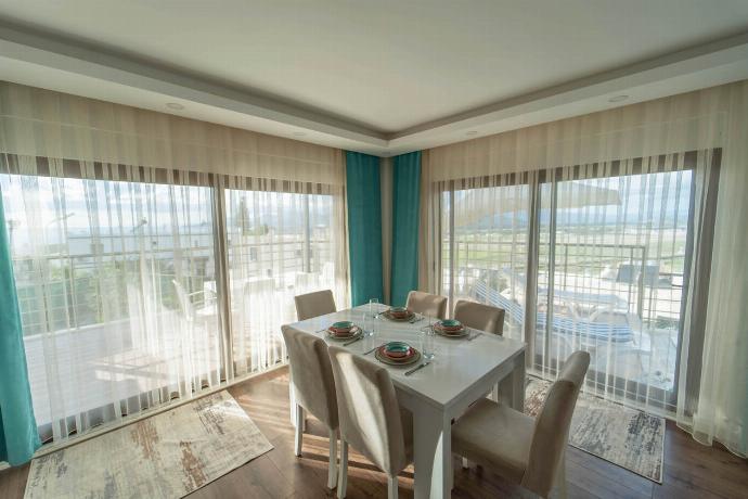  . - Villa Everest . (Photo Gallery) }}