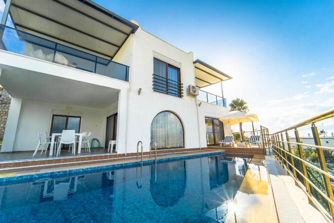  . - Villa Everest . (Photo Gallery) }}