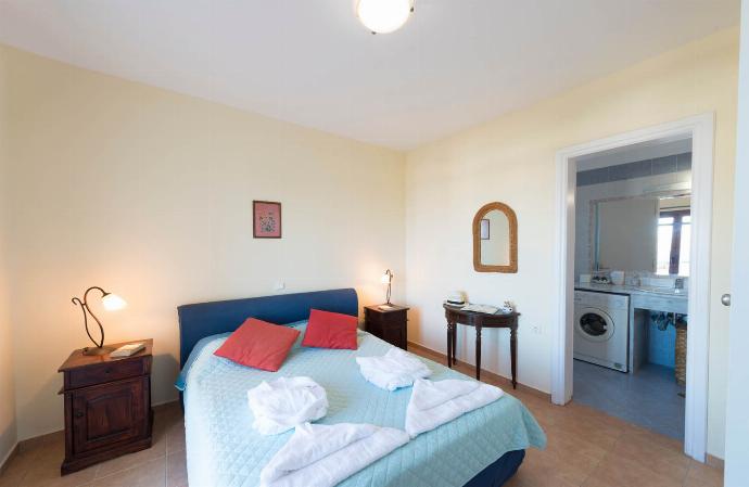  . - Villa Aphrodite . (Photo Gallery) }}