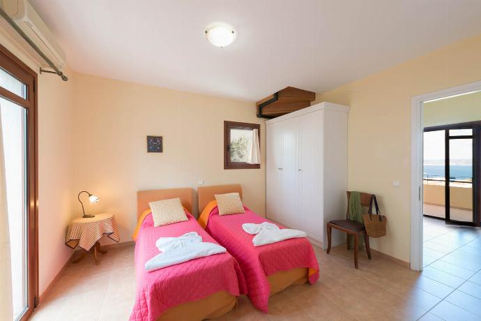  . - Villa Aphrodite . (Photo Gallery) }}