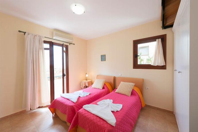  . - Villa Aphrodite . (Photo Gallery) }}