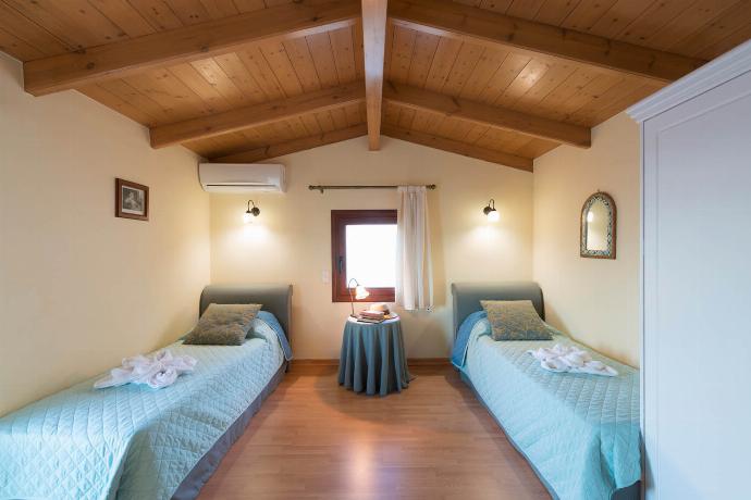  . - Villa Aphrodite . (Photo Gallery) }}