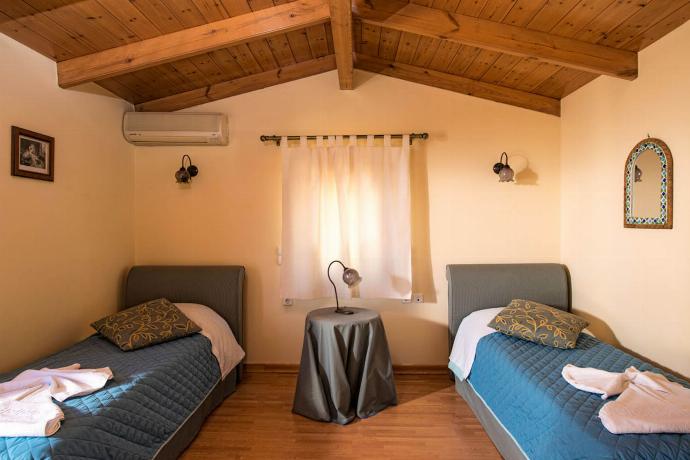  . - Villa Aphrodite . (Photo Gallery) }}
