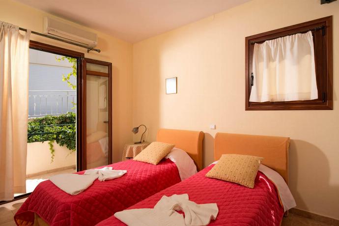  . - Villa Aphrodite . (Photo Gallery) }}