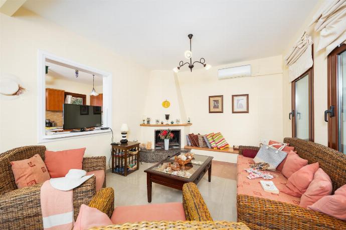  . - Villa Ikaros . (Photo Gallery) }}