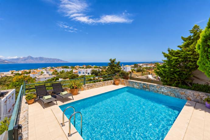  . - Villa Ikaros . (Γκαλερί Φωτογραφιών) }}