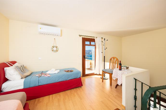 Twin bedroom with A/C . - Odysseus Villa . (Photo Gallery) }}