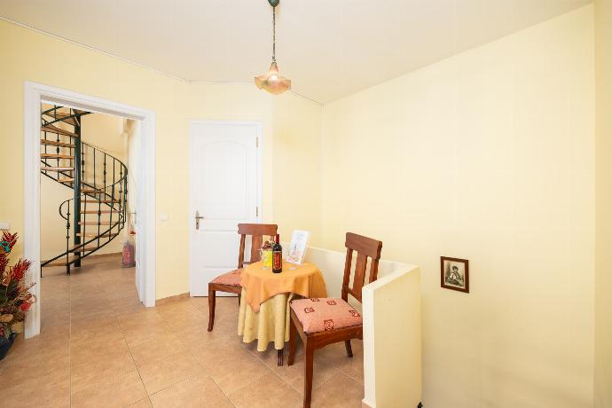 First floor . - Odysseus Villa . (Photo Gallery) }}