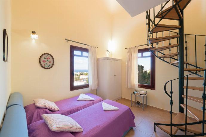  . - Odysseus Villa . (Photo Gallery) }}