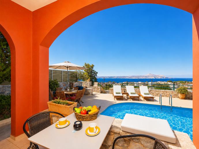 Sheltered terrace area with sea views . - Villa Persephone Thalassa . (Γκαλερί Φωτογραφιών) }}
