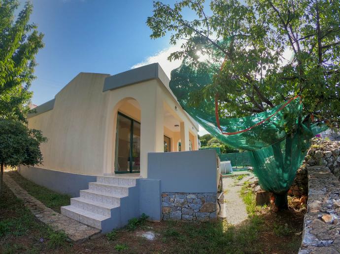  . - Villa Iris . (Photo Gallery) }}