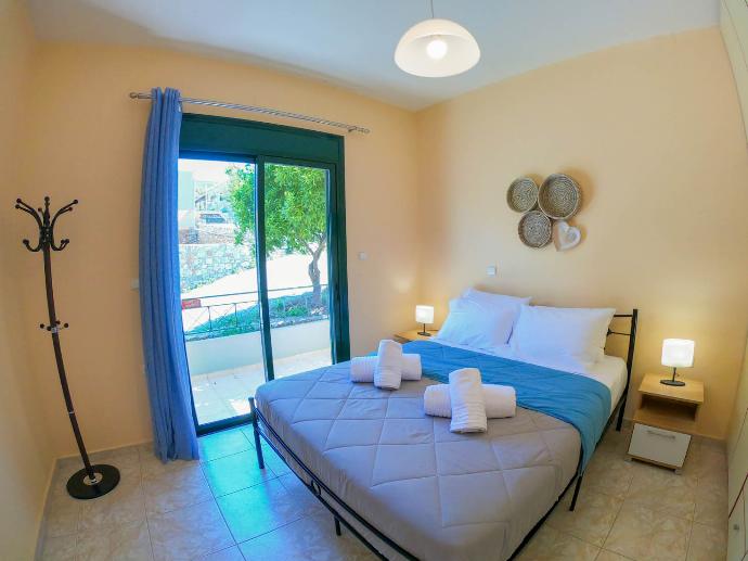  . - Villa Iris . (Photo Gallery) }}