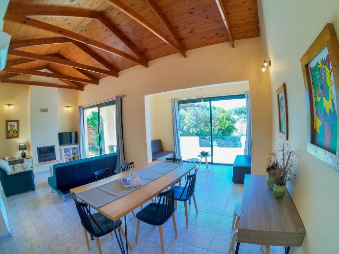  . - Villa Iris . (Photo Gallery) }}