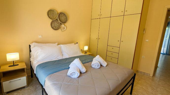  . - Villa Iris . (Photo Gallery) }}