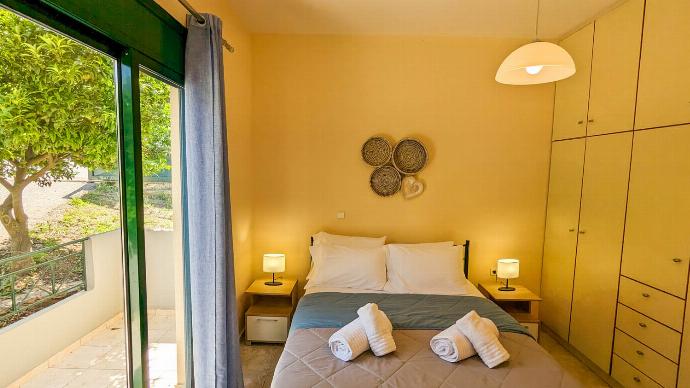  . - Villa Iris . (Photo Gallery) }}