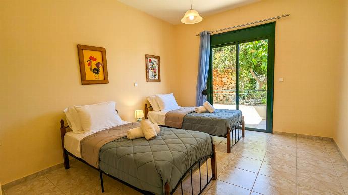  . - Villa Iris . (Photo Gallery) }}