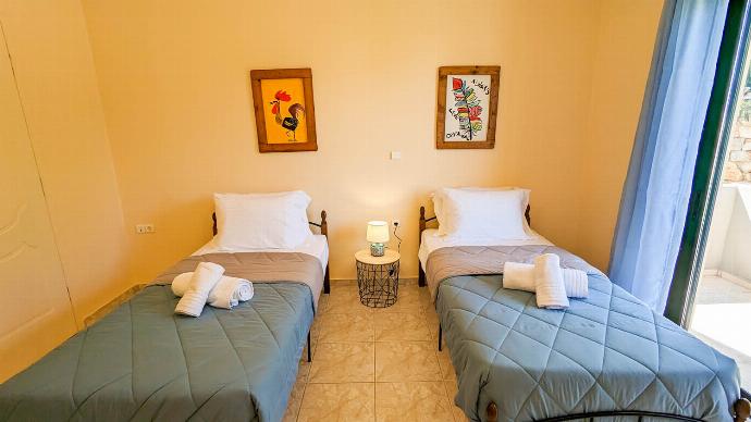  . - Villa Iris . (Photo Gallery) }}