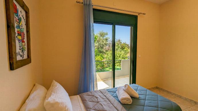  . - Villa Iris . (Photo Gallery) }}