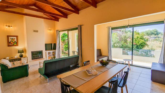 . - Villa Iris . (Photo Gallery) }}