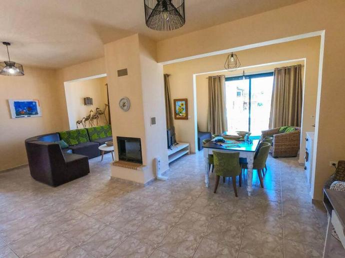  . - Villa Yvonne . (Photo Gallery) }}
