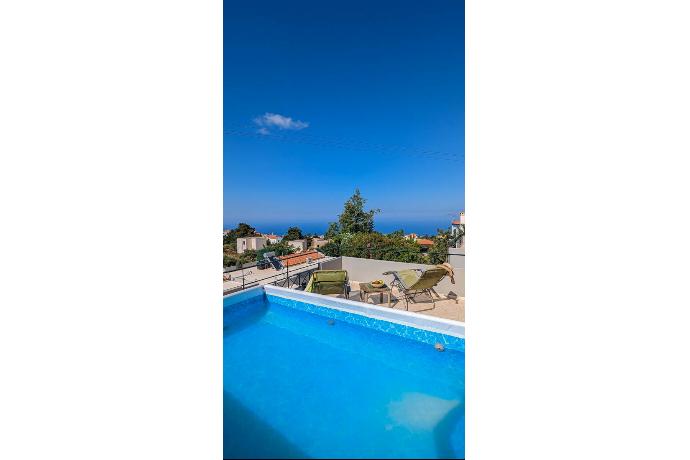  . - Villa Yvonne . (Photo Gallery) }}