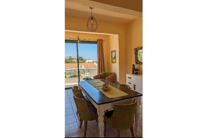  . - Villa Yvonne . (Photo Gallery) }}