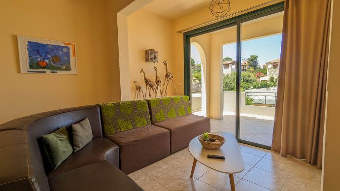  . - Villa Yvonne . (Photo Gallery) }}